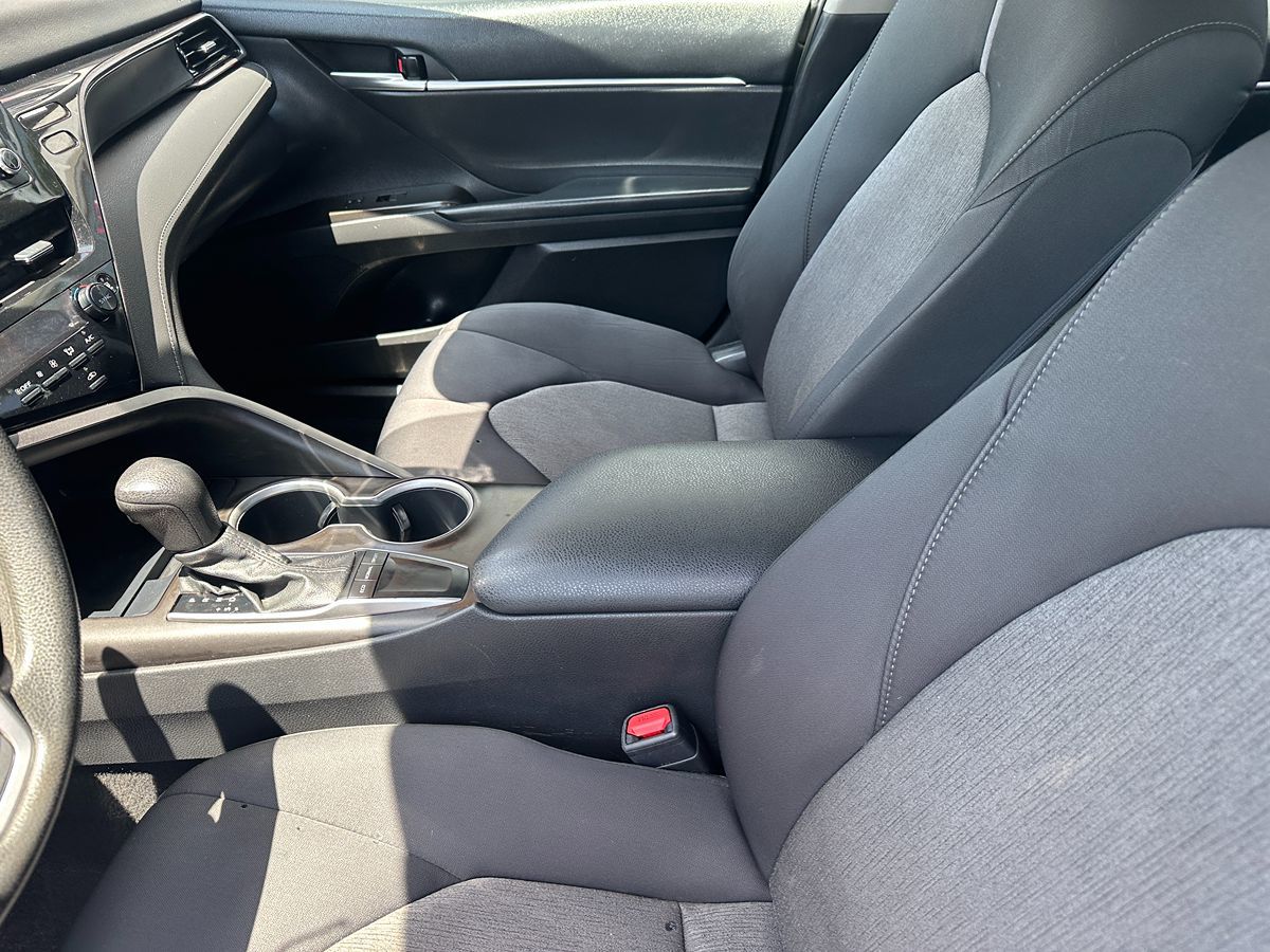 2022 Toyota Camry LE photo 13