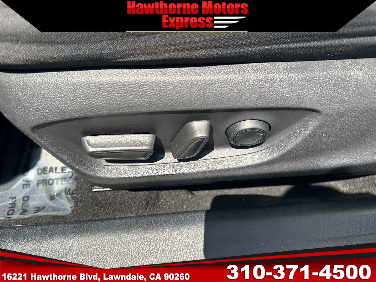 2022 Toyota Camry LE - Photo 19