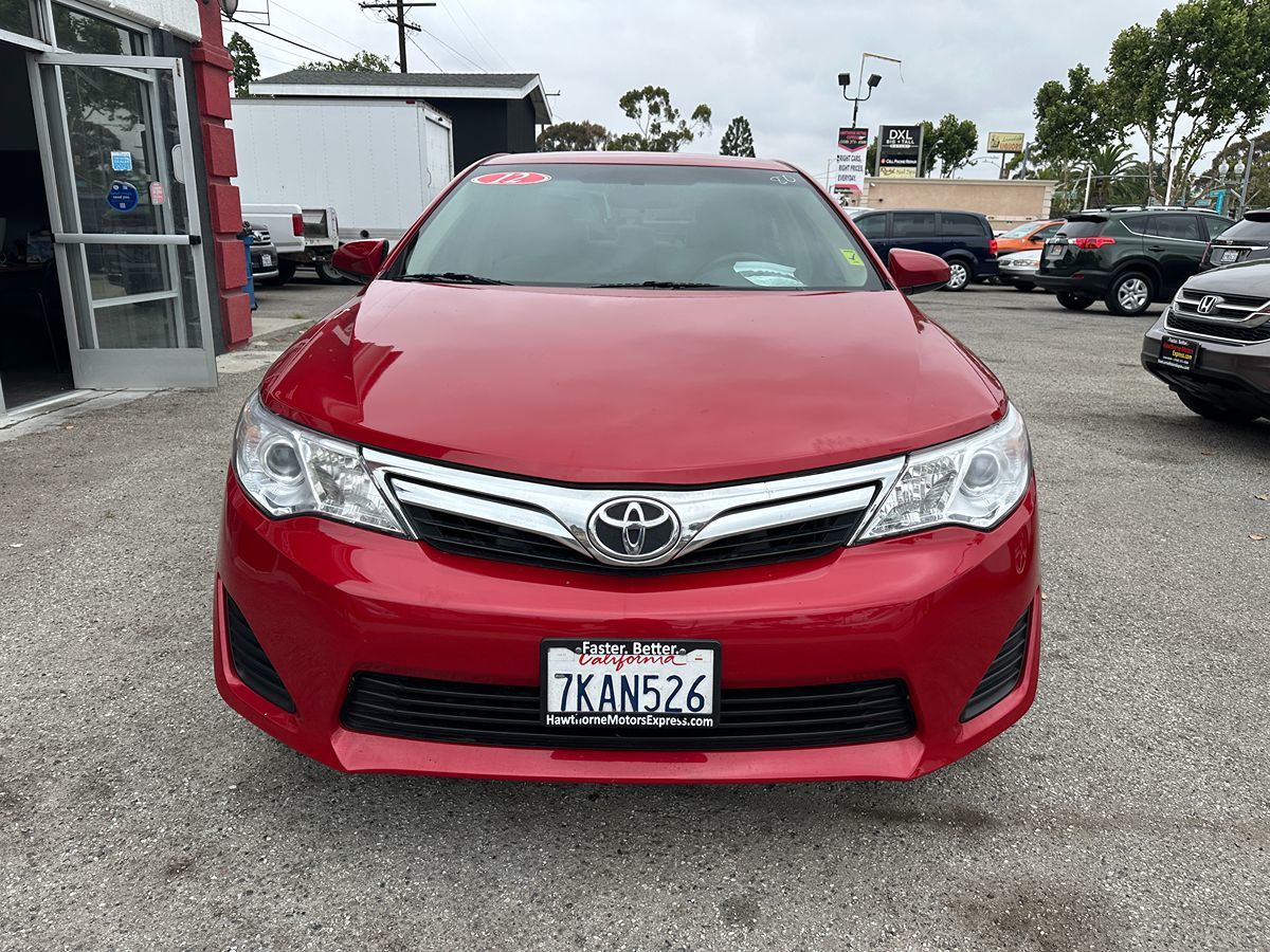 2012 Toyota Camry LE photo 2