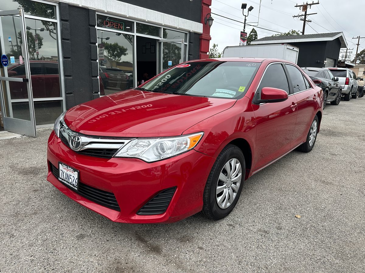 2012 Toyota Camry LE photo 3