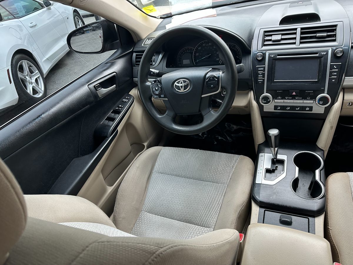 2012 Toyota Camry LE photo 9