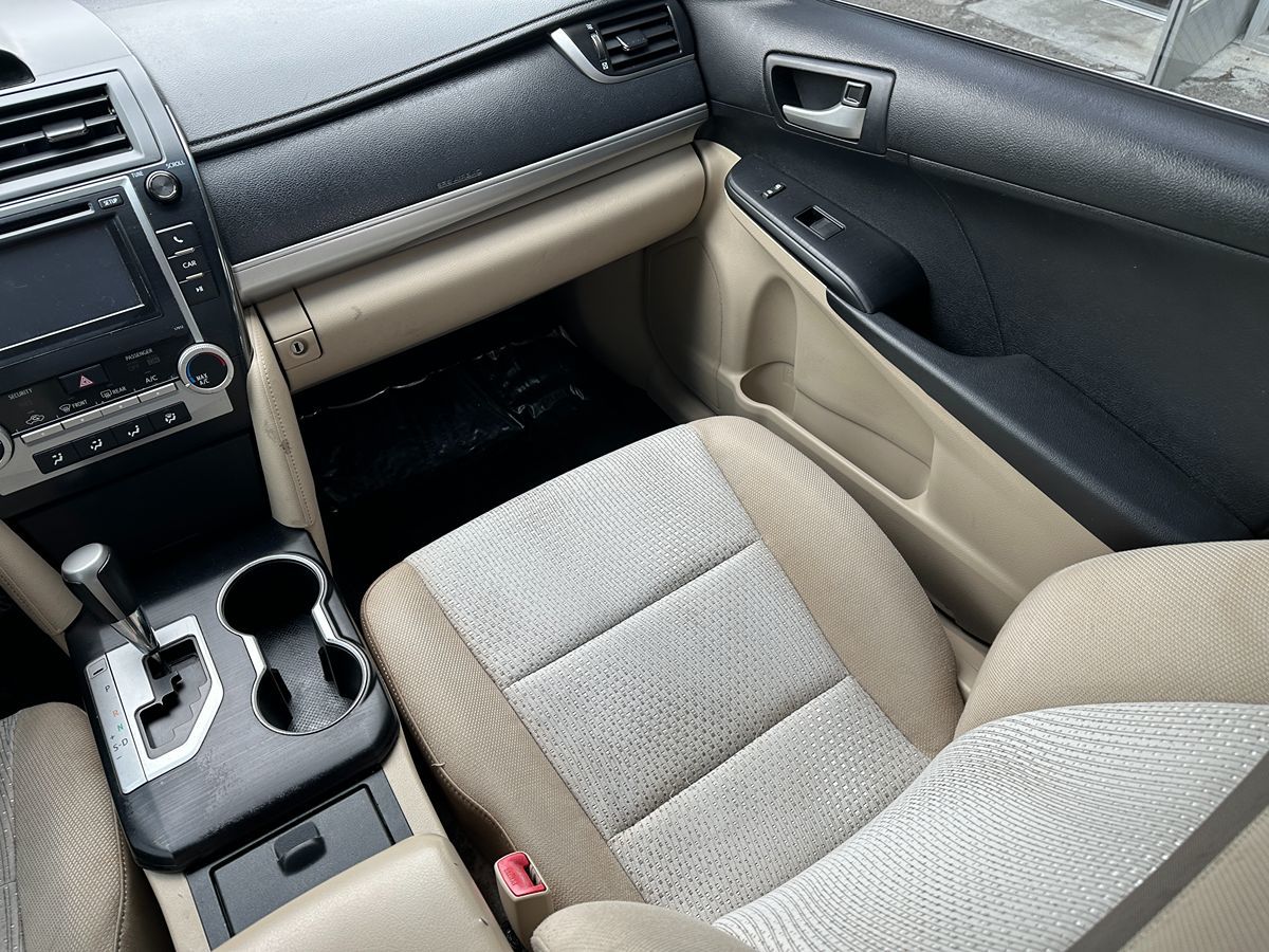 2012 Toyota Camry LE photo 11