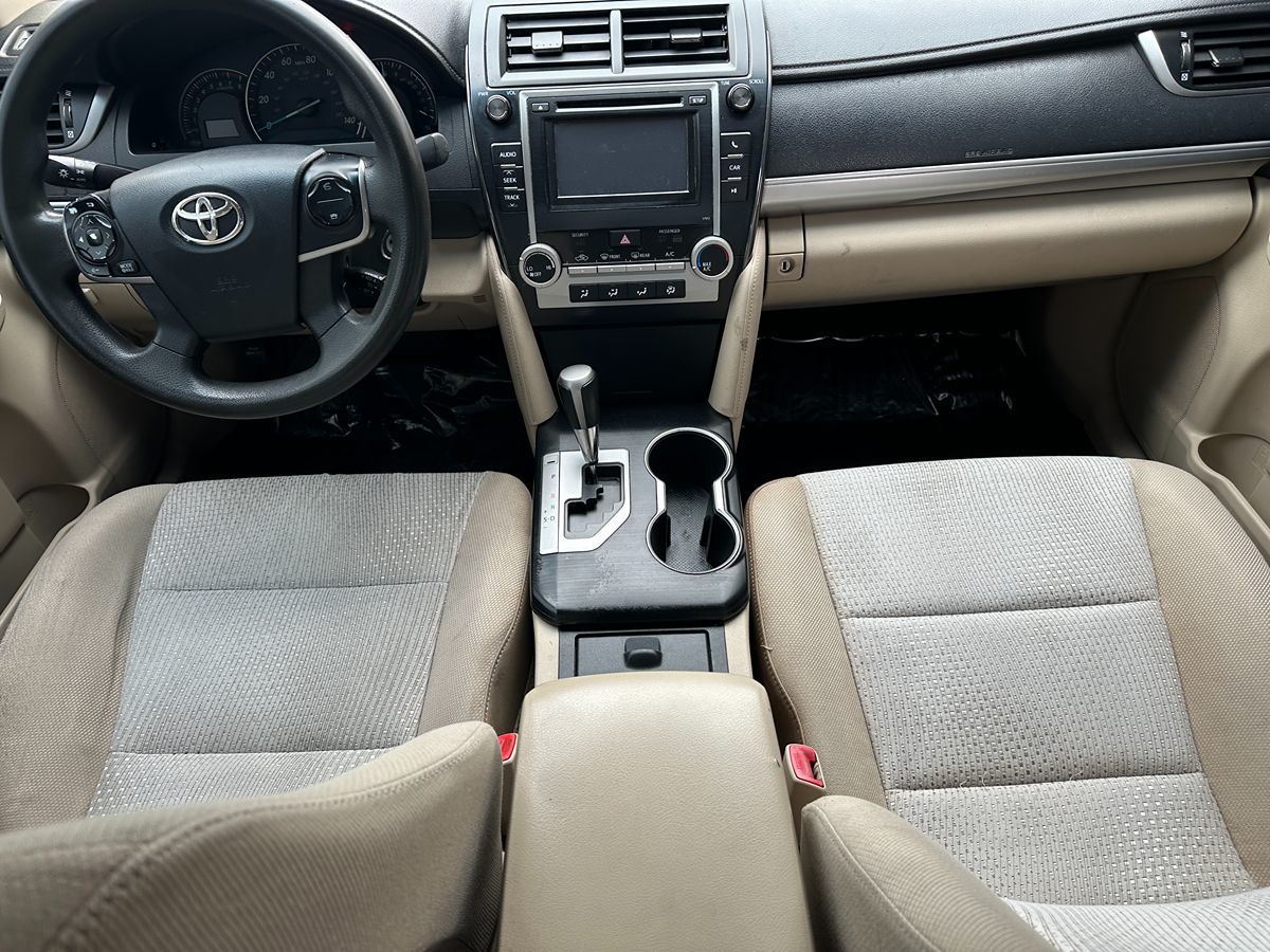 2012 Toyota Camry LE photo 10