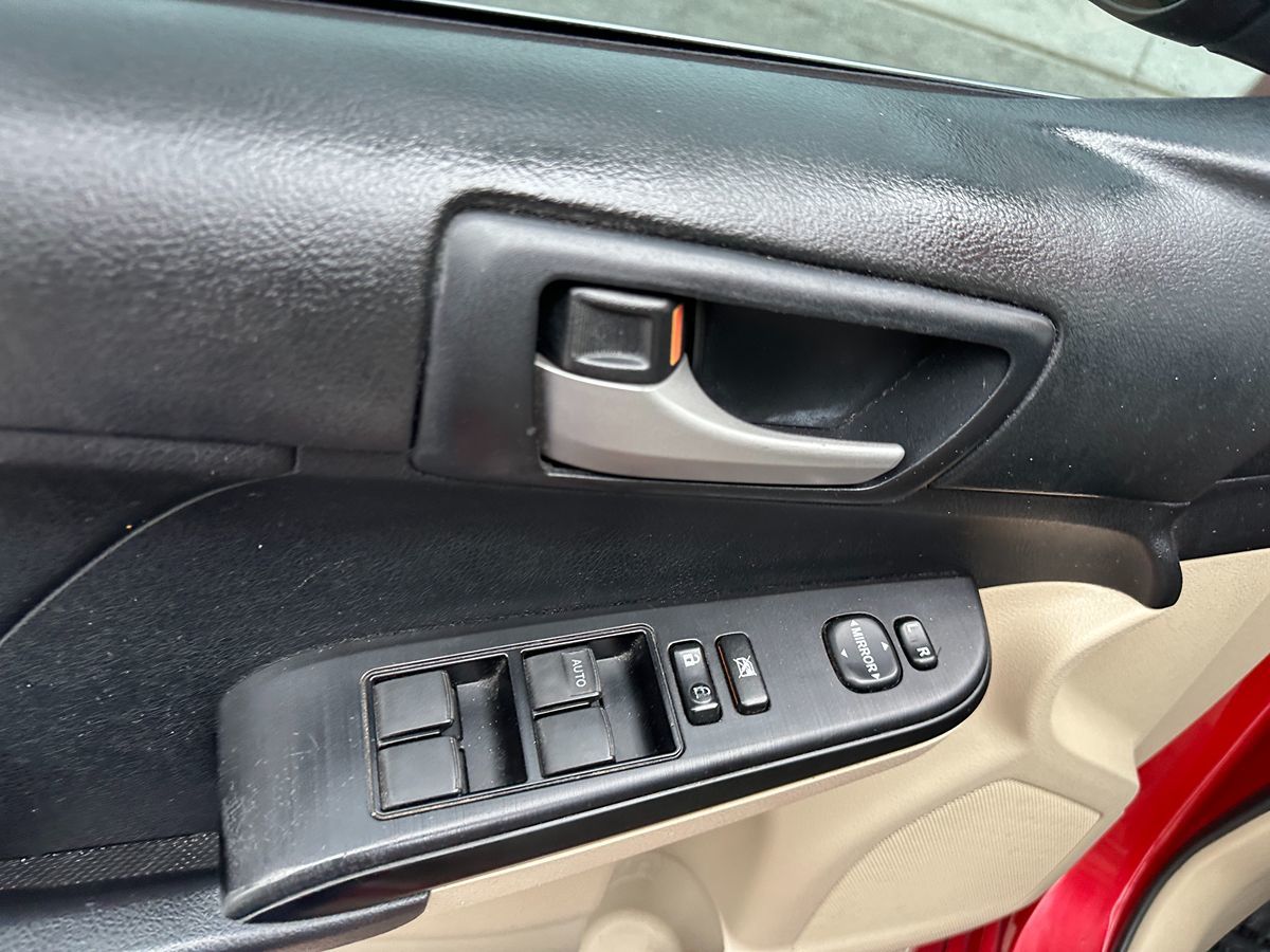 2012 Toyota Camry LE photo 15