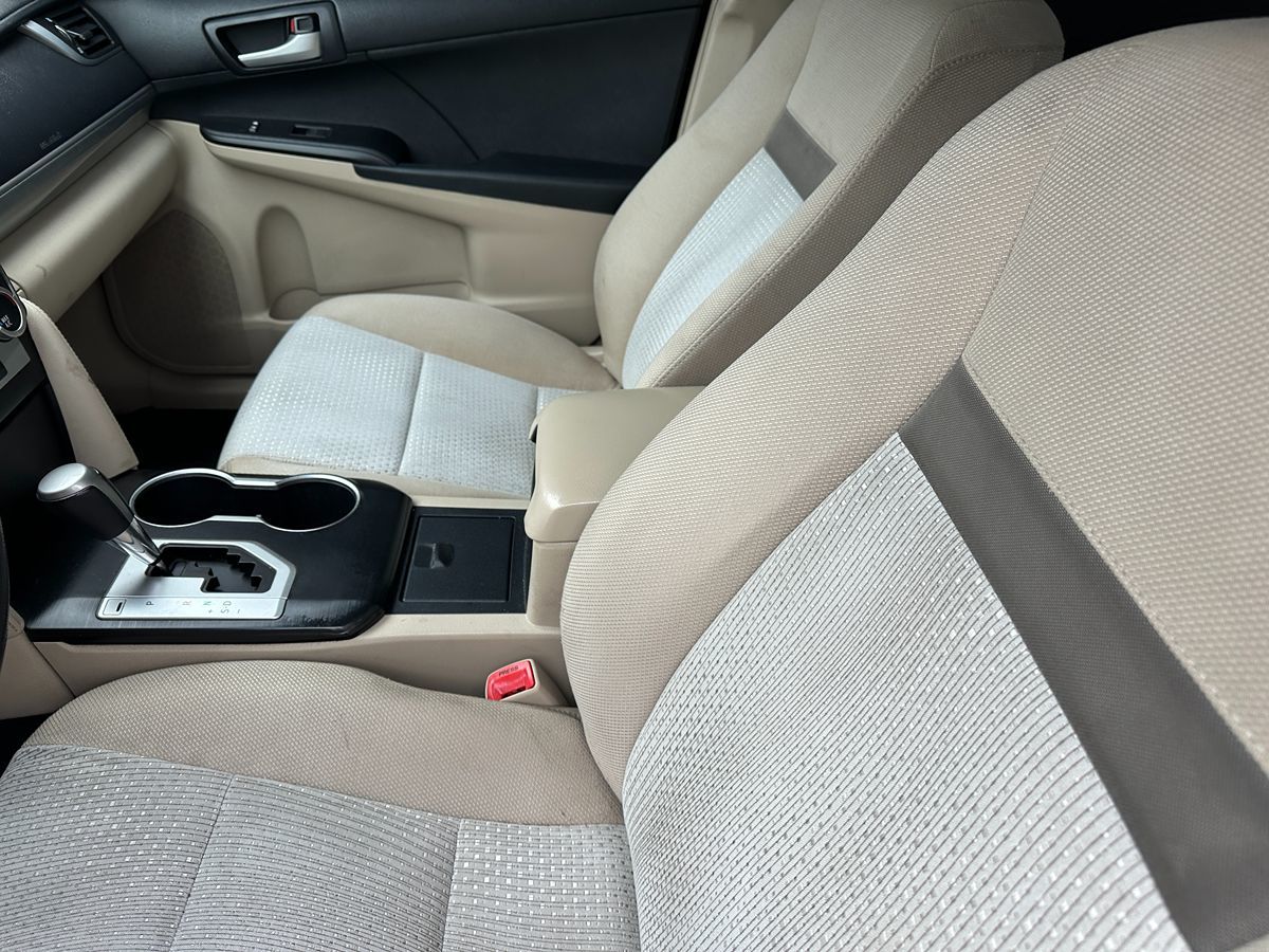 2012 Toyota Camry LE photo 12