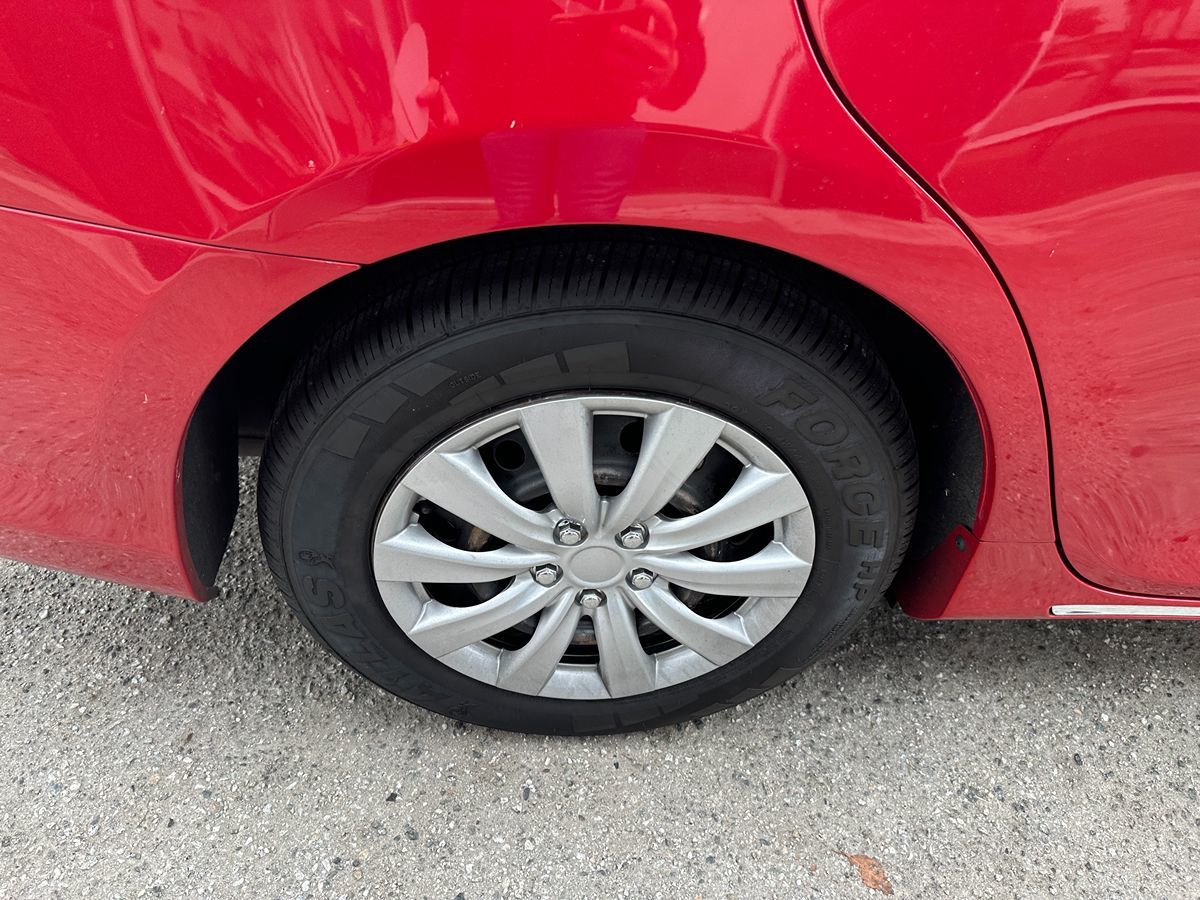 2012 Toyota Camry LE photo 16