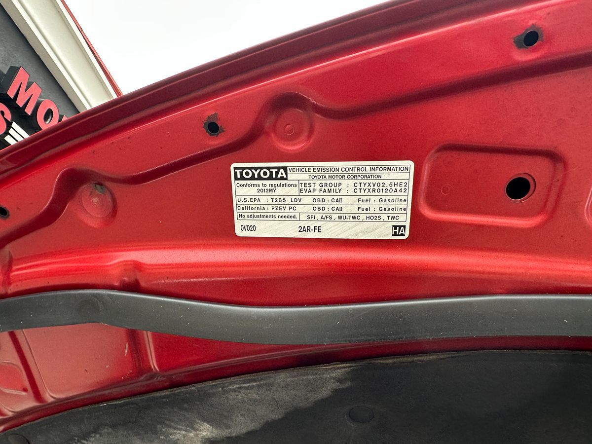 2012 Toyota Camry LE photo 17