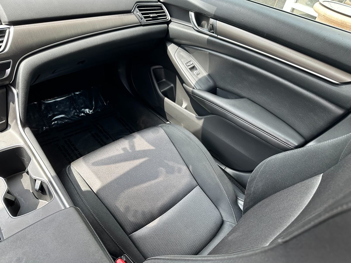 2020 Honda Accord LX 1.5T photo 13