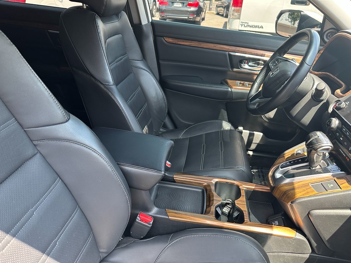 2018 Honda CR-V Touring photo 9