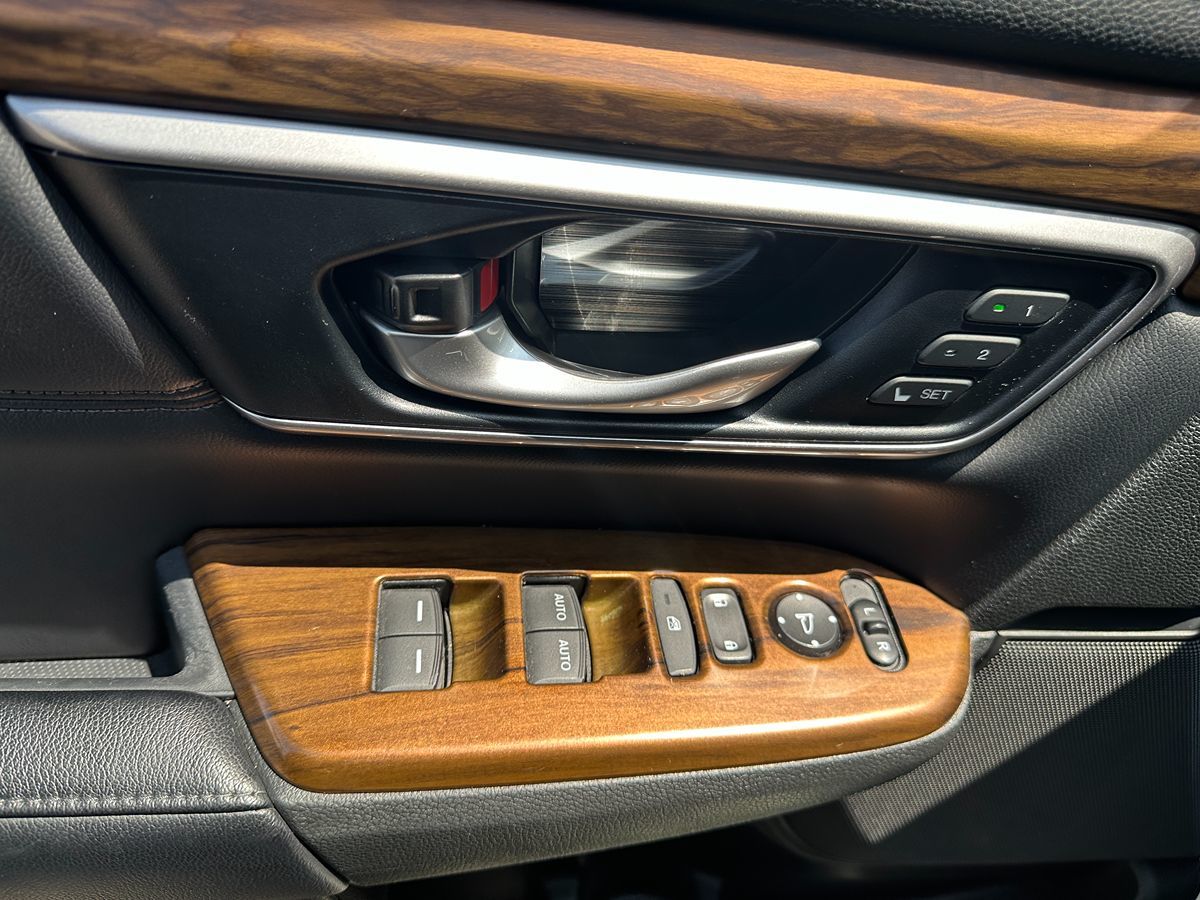 2018 Honda CR-V Touring photo 22