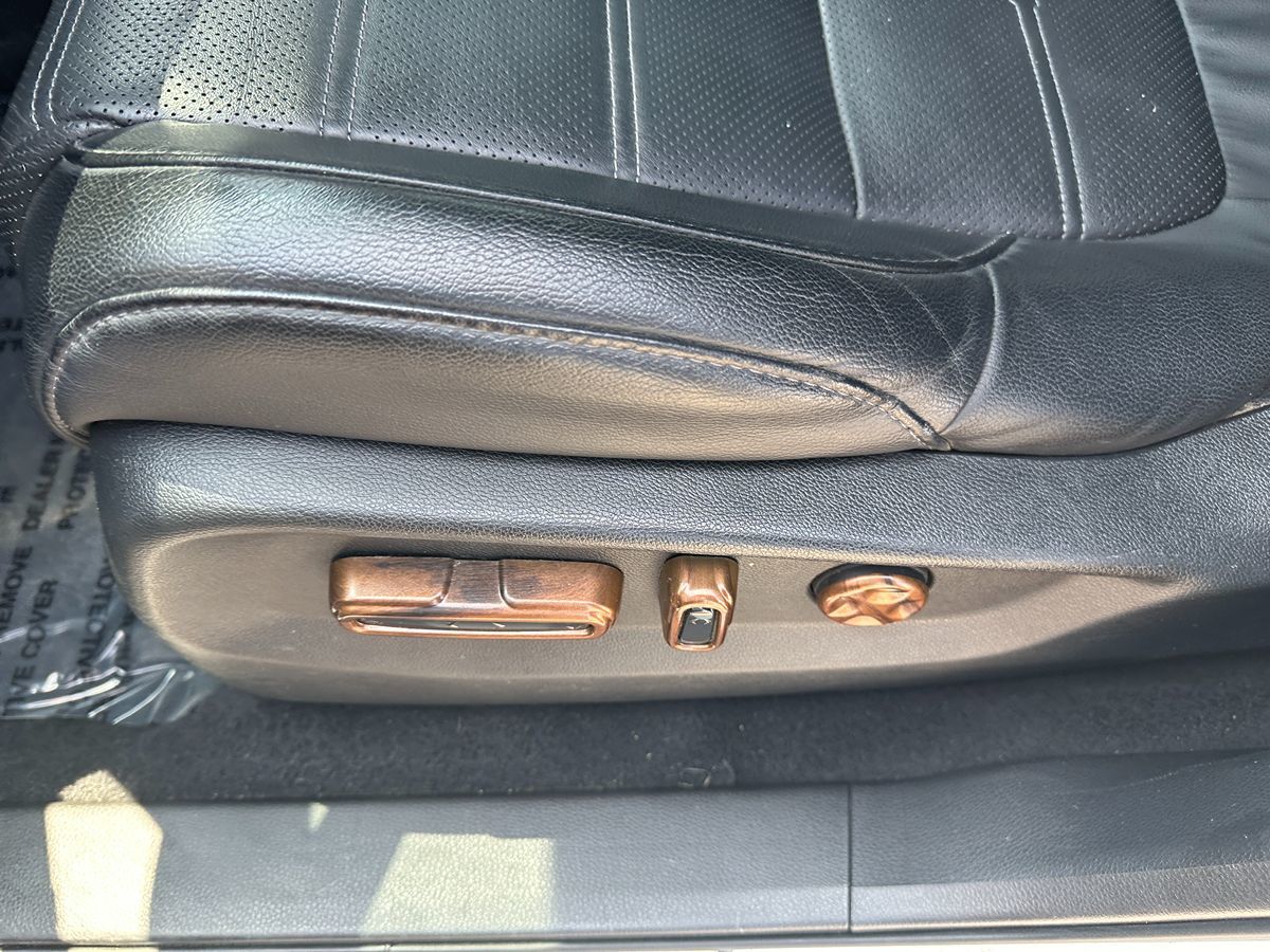 2018 Honda CR-V Touring photo 23