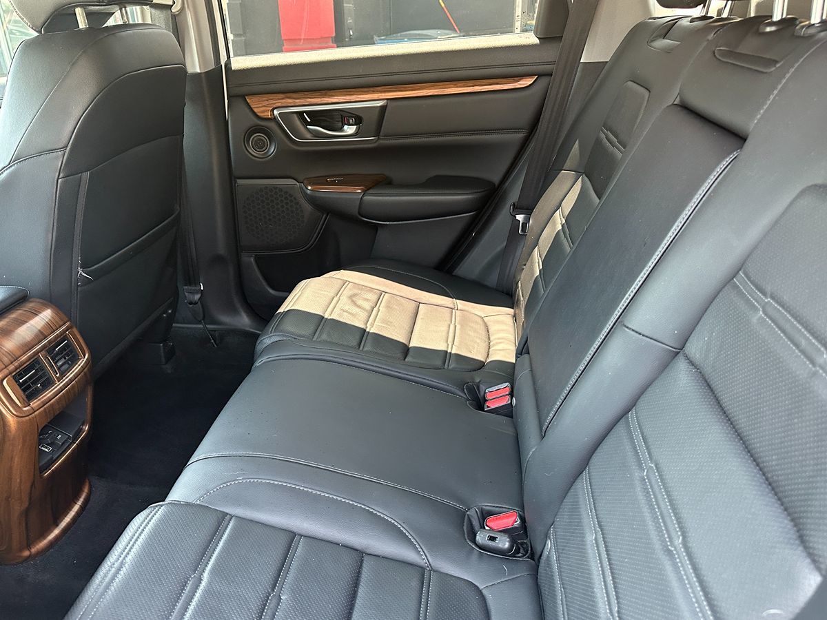 2018 Honda CR-V Touring photo 18