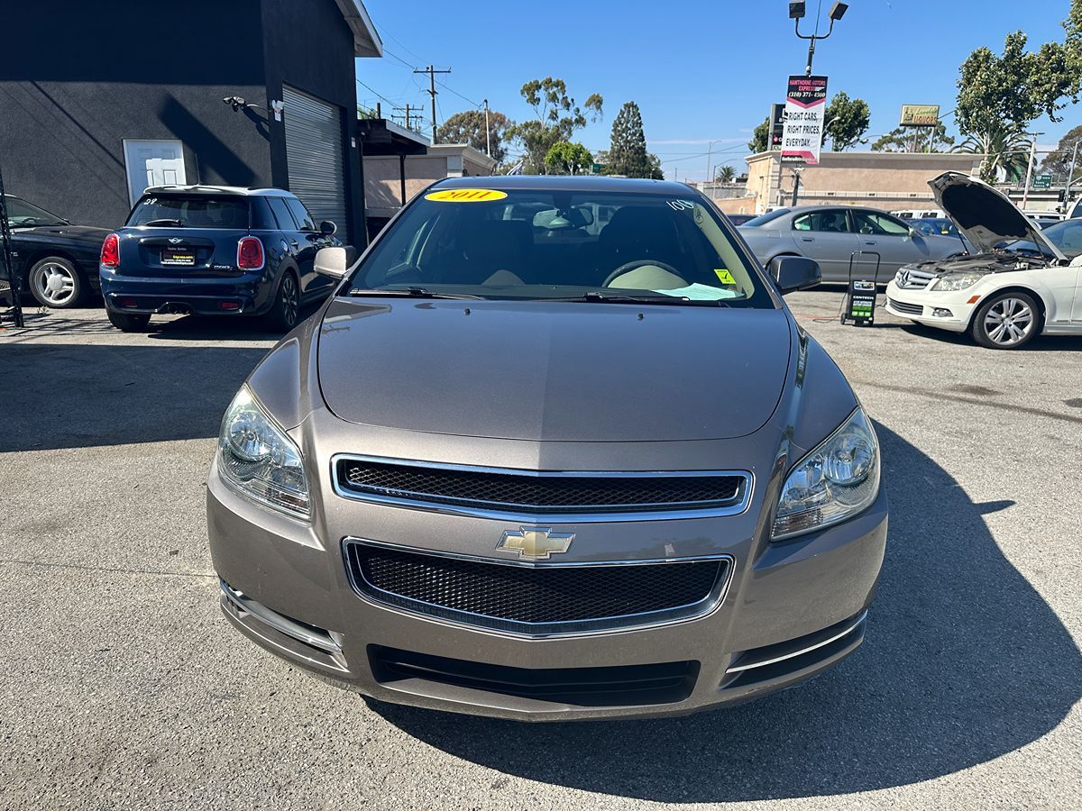 2011 Chevrolet Malibu 1LT photo 2