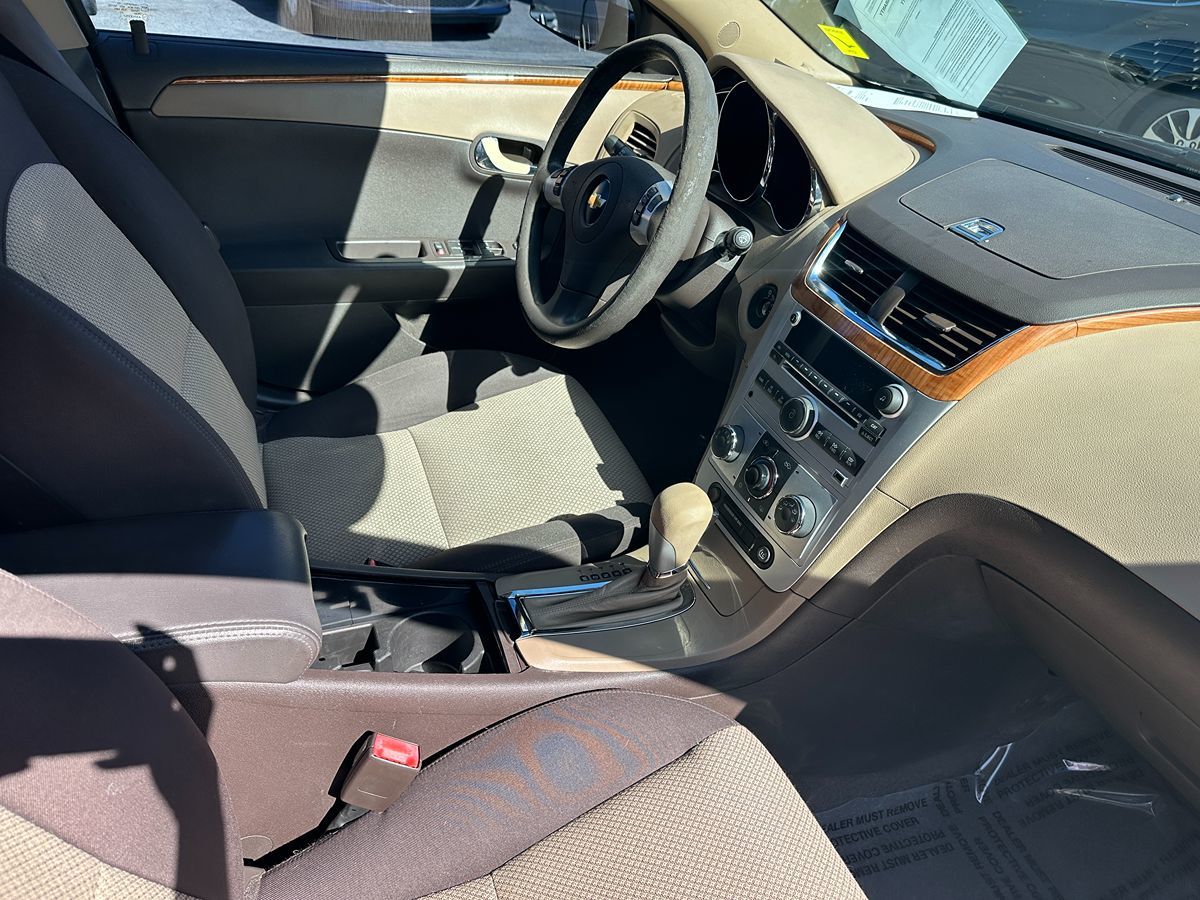 2011 Chevrolet Malibu 1LT photo 9