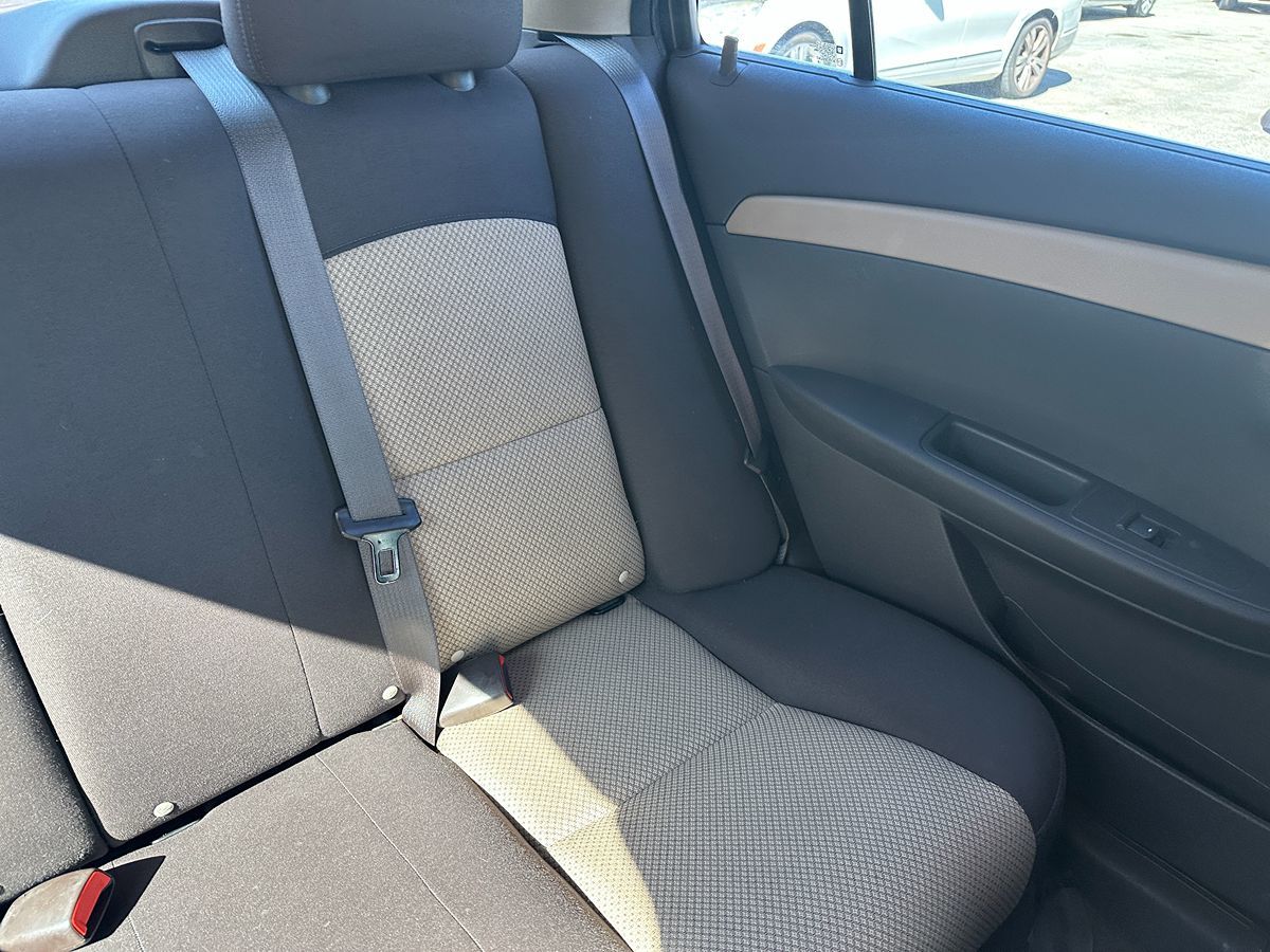 2011 Chevrolet Malibu 1LT photo 17