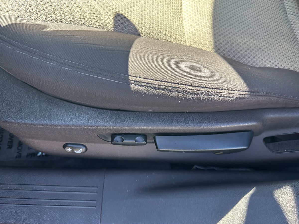 2011 Chevrolet Malibu 1LT photo 19