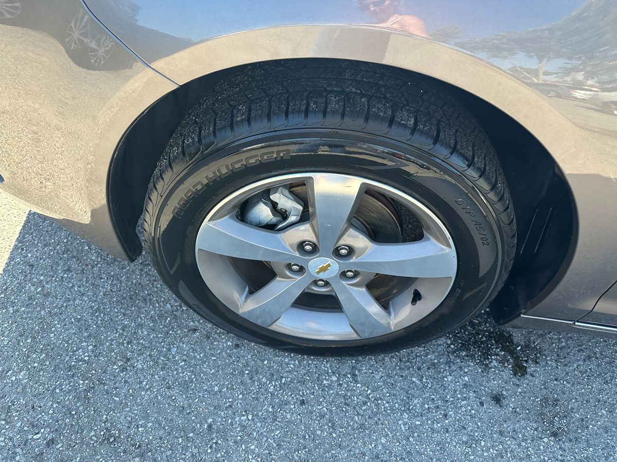 2011 Chevrolet Malibu 1LT photo 23