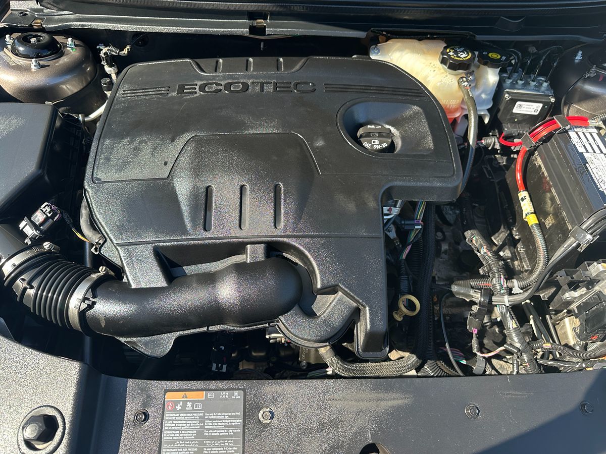 2011 Chevrolet Malibu 1LT photo 24