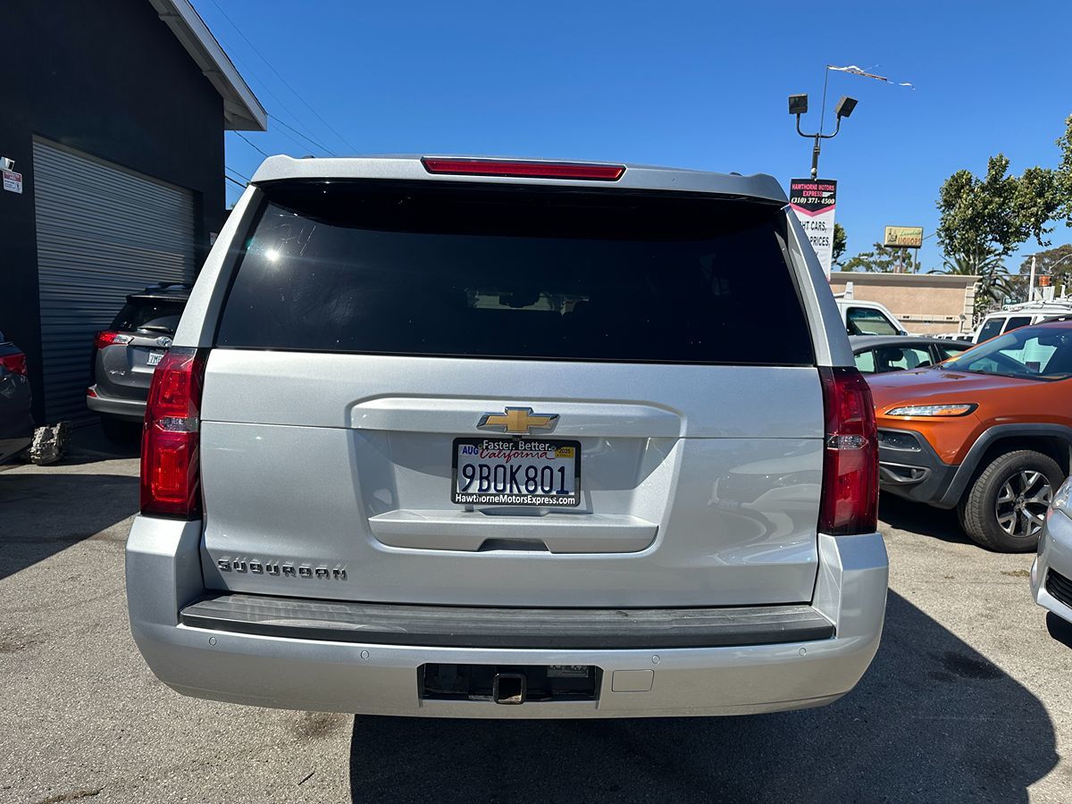 2019 Chevrolet Suburban LT photo 4