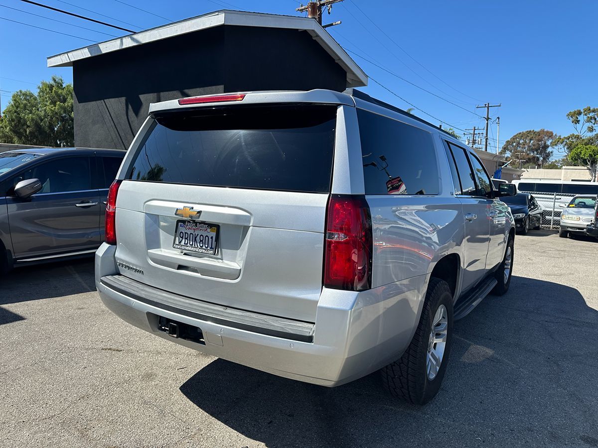 2019 Chevrolet Suburban LT photo 5