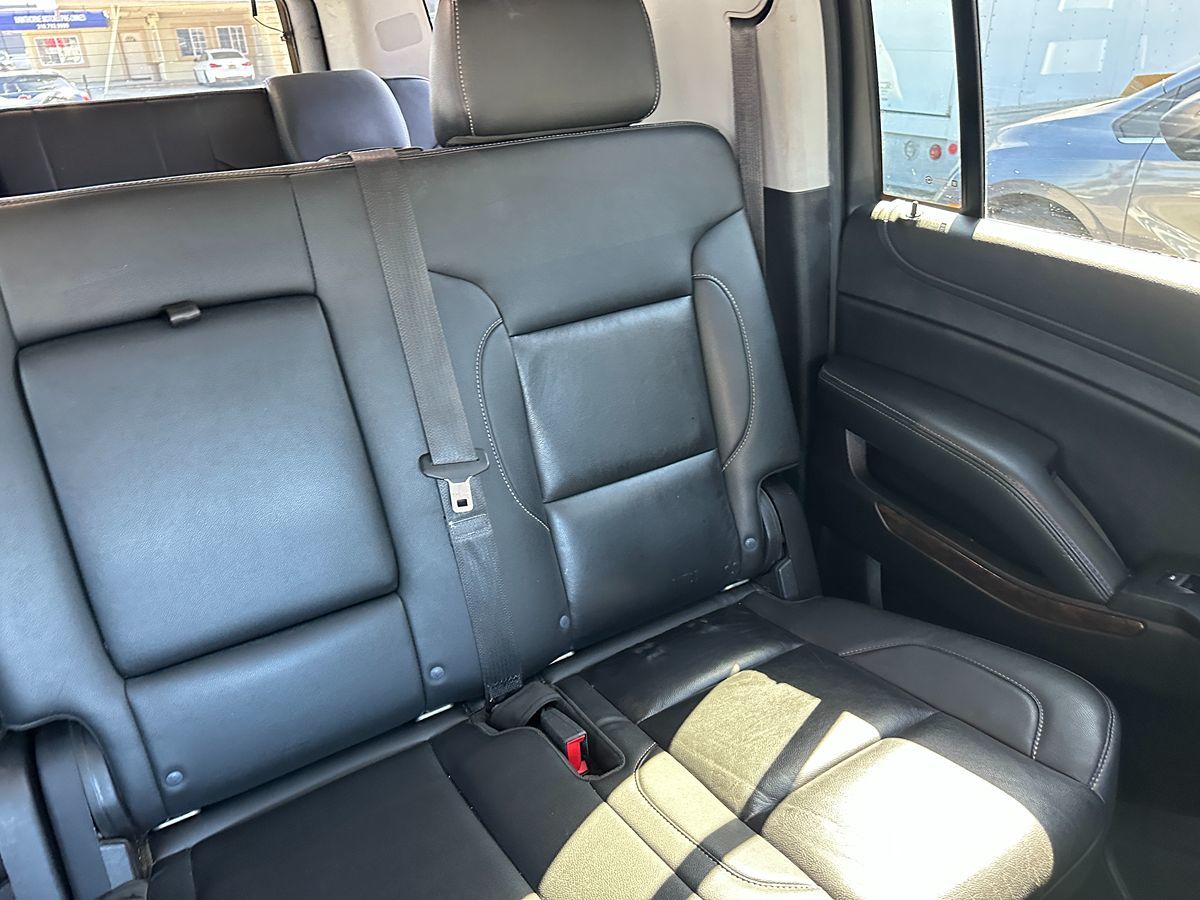 2019 Chevrolet Suburban LT photo 14