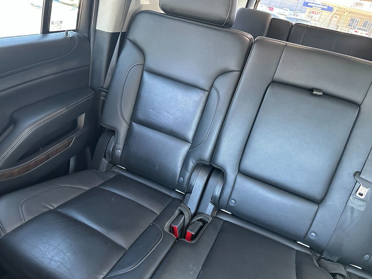 2019 Chevrolet Suburban LT photo 13