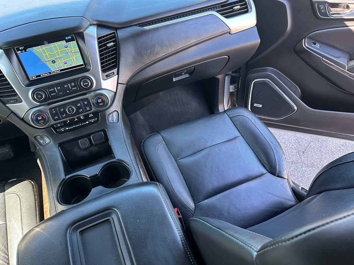 2019 Chevrolet Suburban LT photo 10