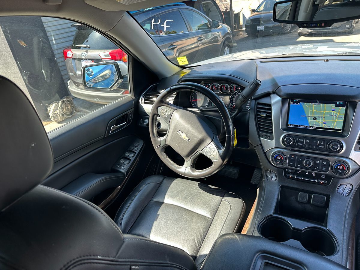 2019 Chevrolet Suburban LT photo 7