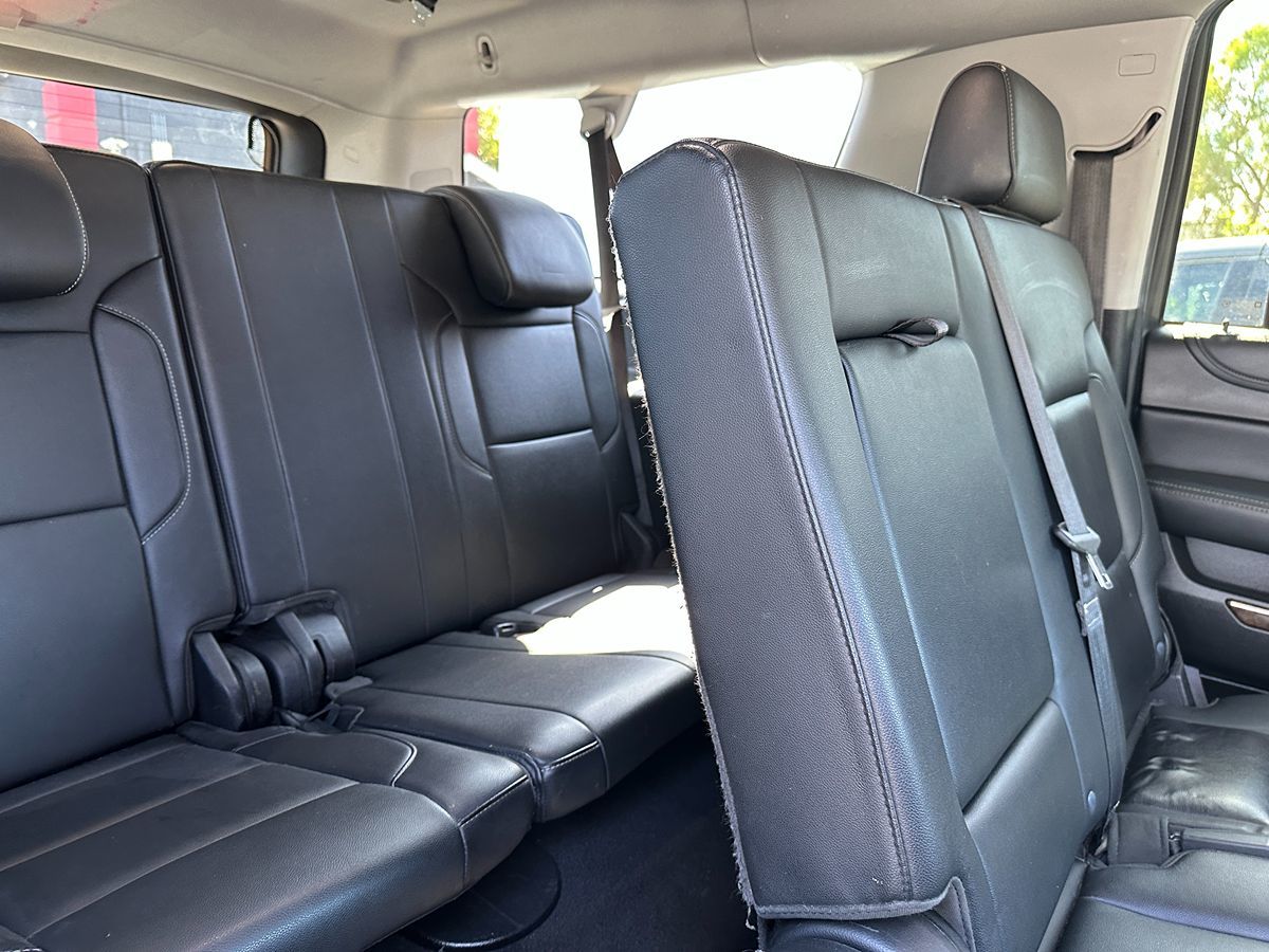 2019 Chevrolet Suburban LT photo 16