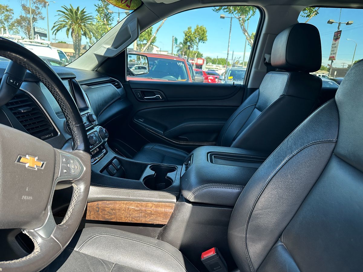 2019 Chevrolet Suburban LT photo 11