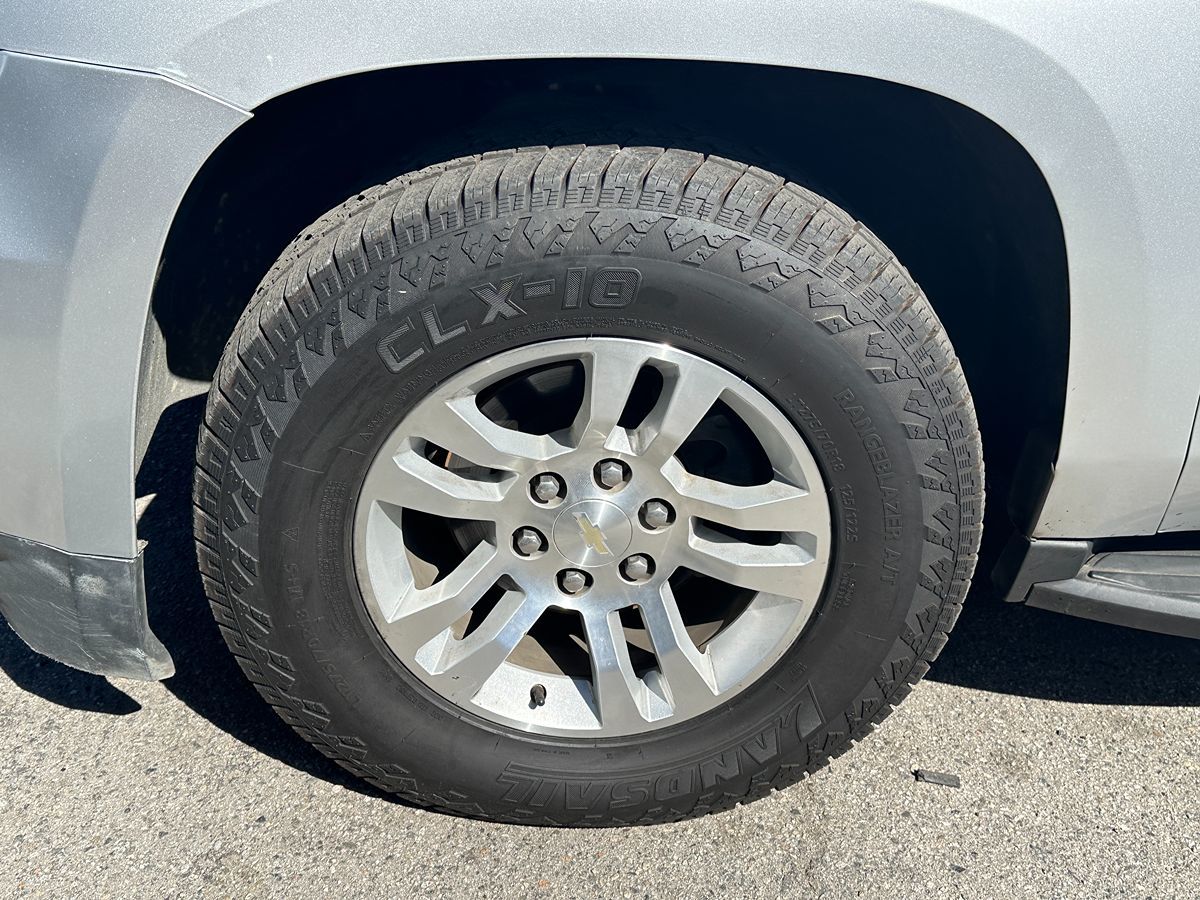 2019 Chevrolet Suburban LT photo 20