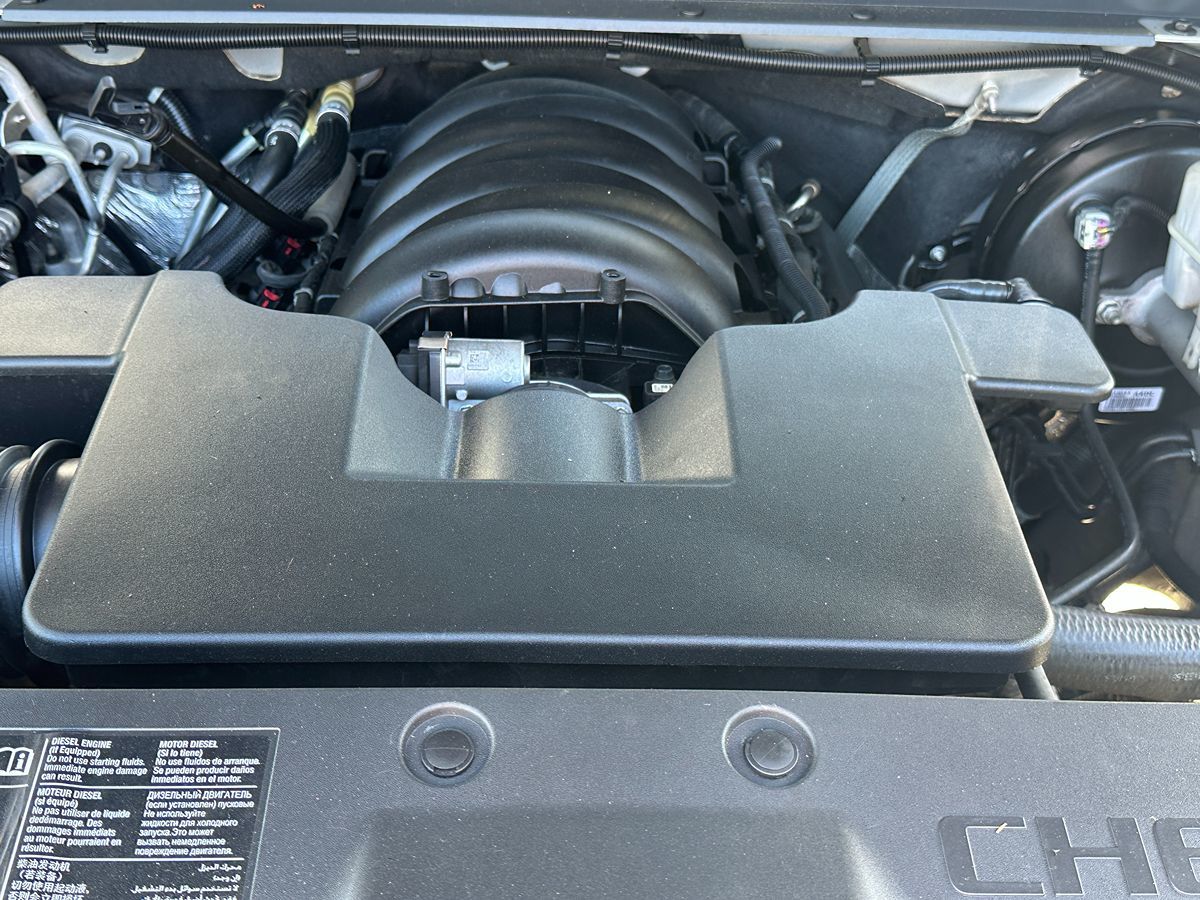 2019 Chevrolet Suburban LT photo 21
