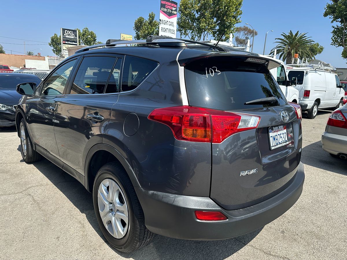 2015 Toyota RAV4 LE photo 3