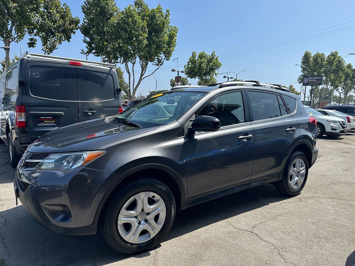 2015 Toyota RAV4 LE photo 2