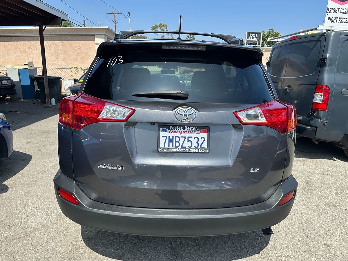2015 Toyota RAV4 LE photo 4
