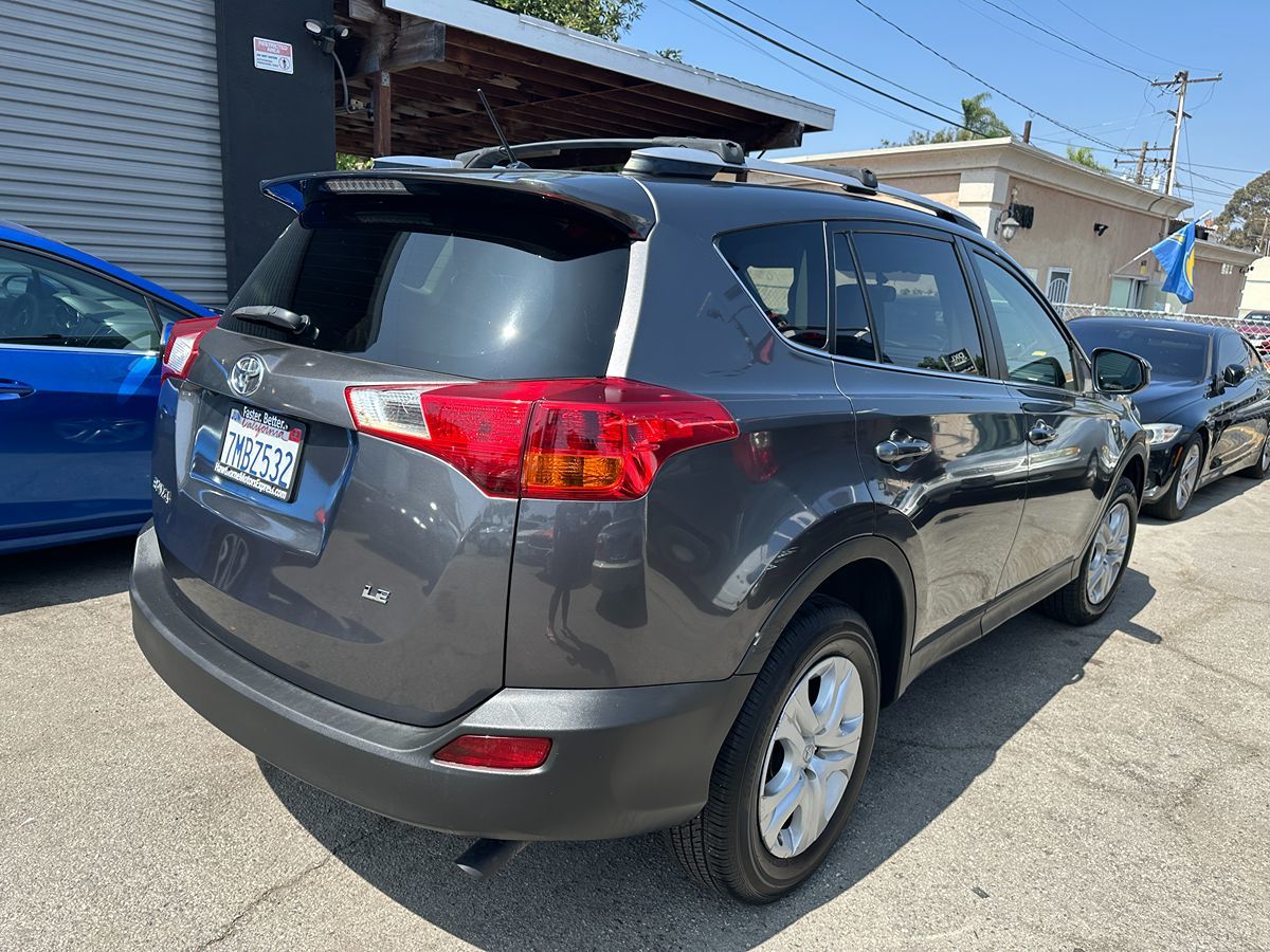 2015 Toyota RAV4 LE photo 5