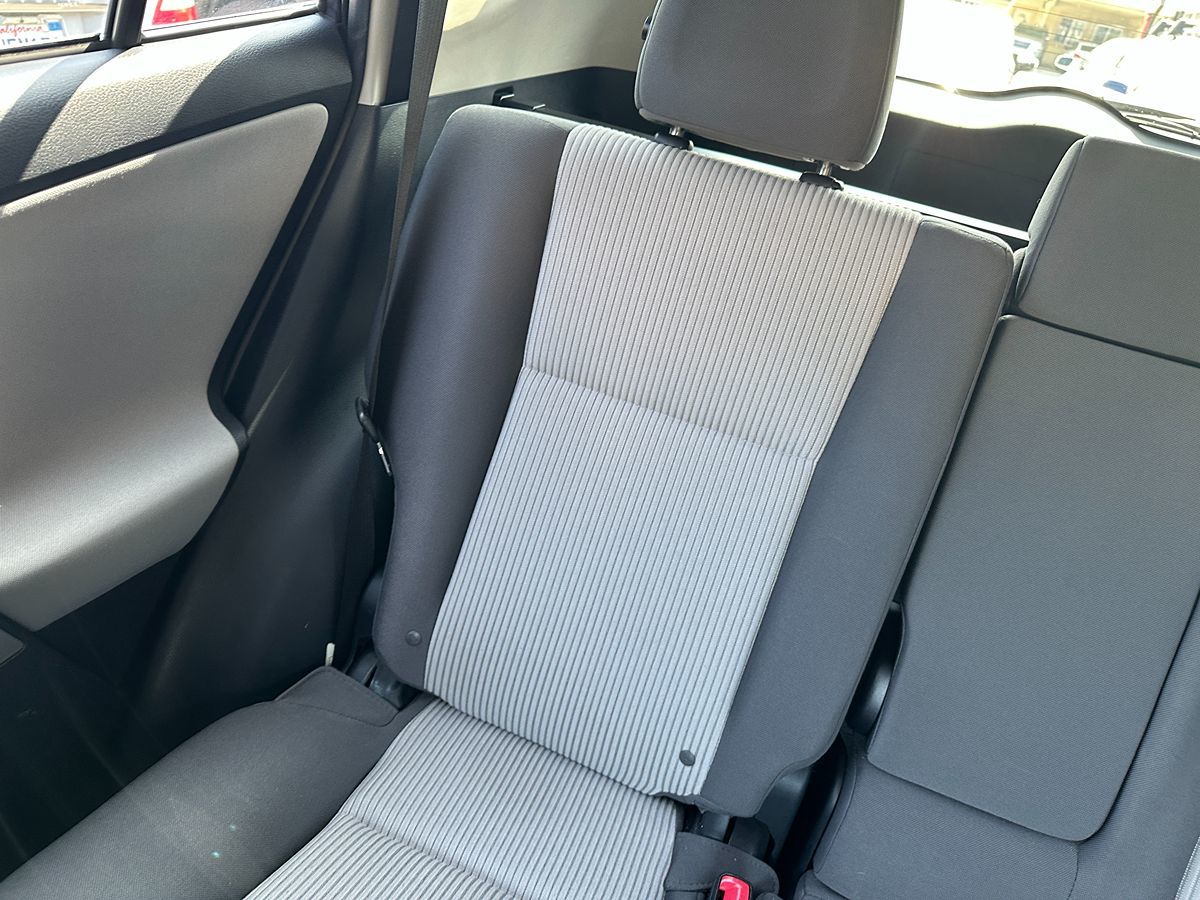 2015 Toyota RAV4 LE photo 14