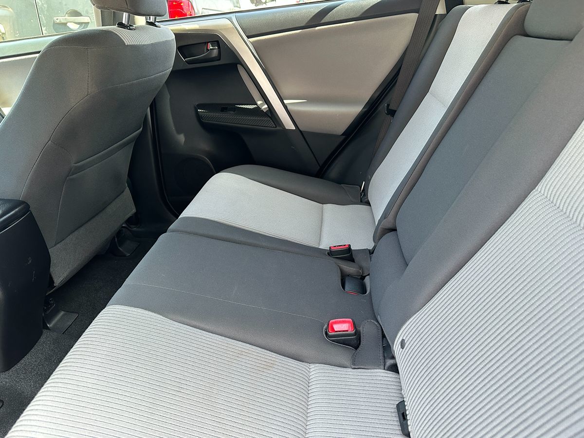 2015 Toyota RAV4 LE photo 15