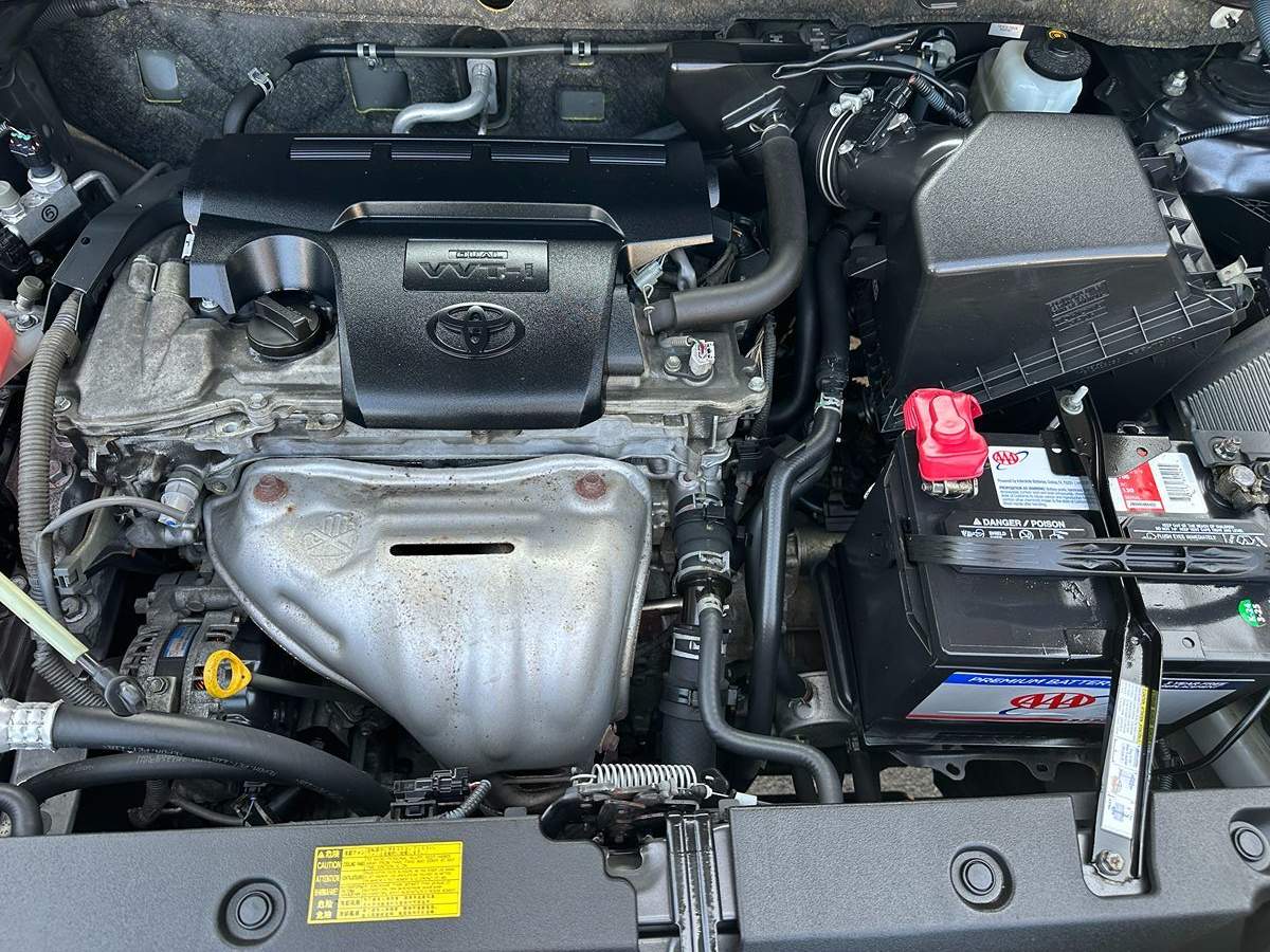2015 Toyota RAV4 LE photo 17