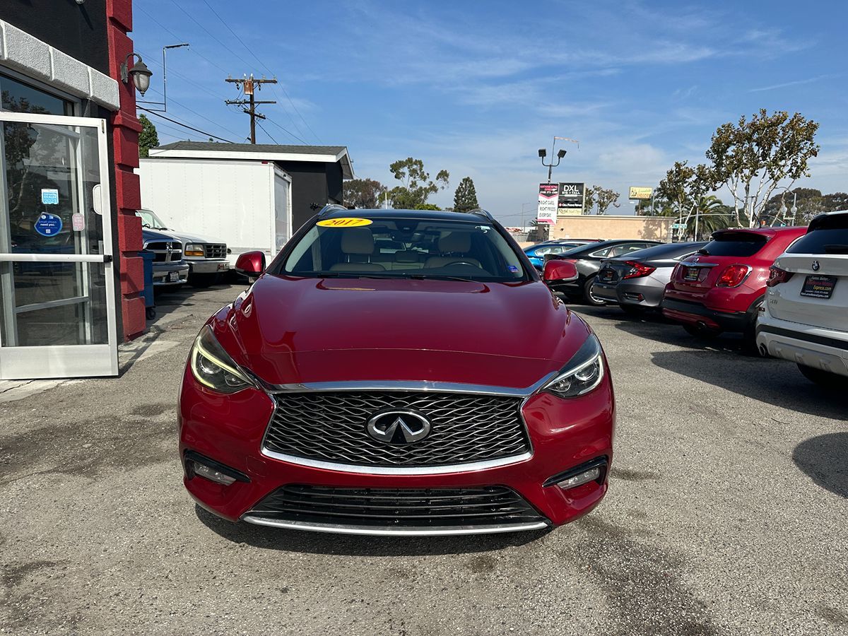 2017 Infiniti QX30 Premium photo 2