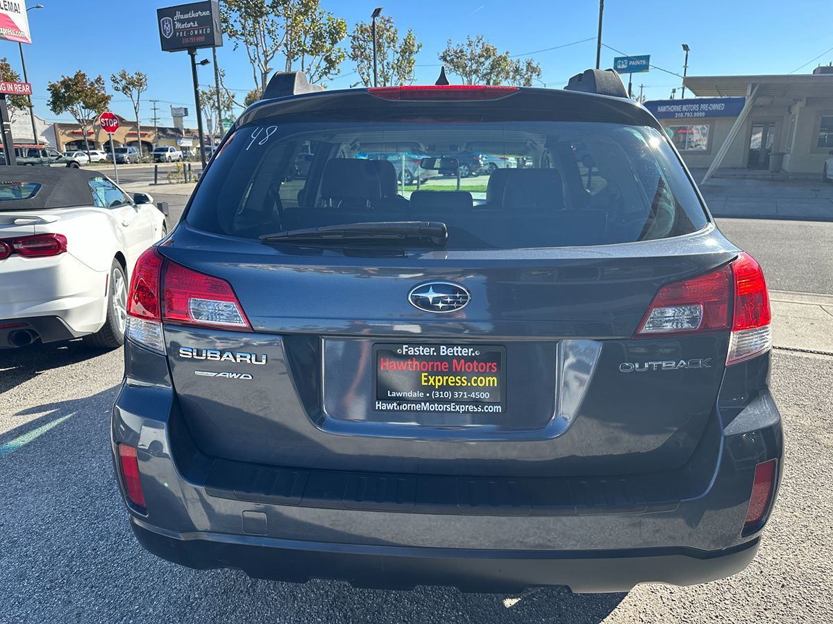 2013 Subaru Outback 2.5i Limited photo 2