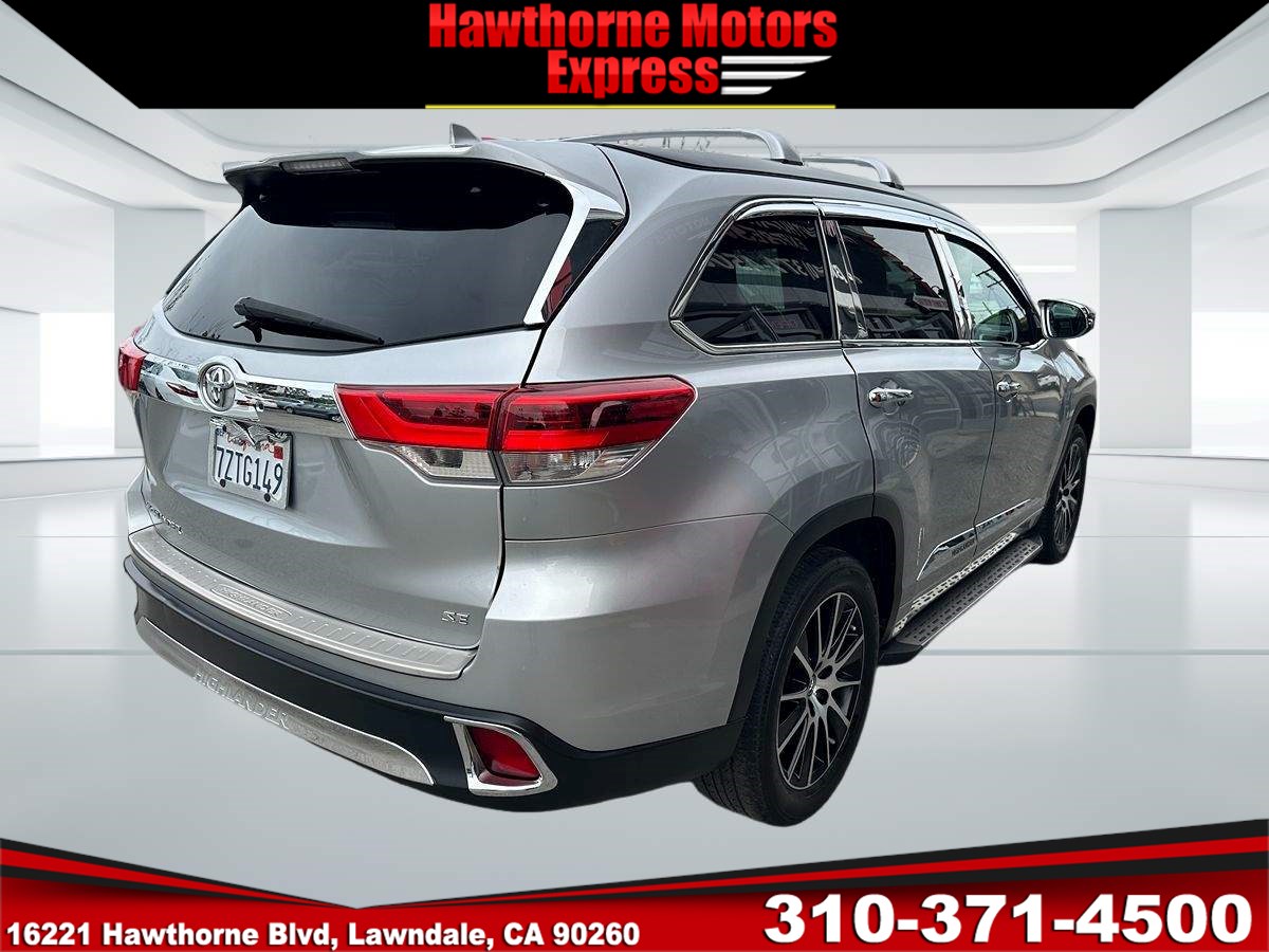 2017 Toyota Highlander SE - Photo 7