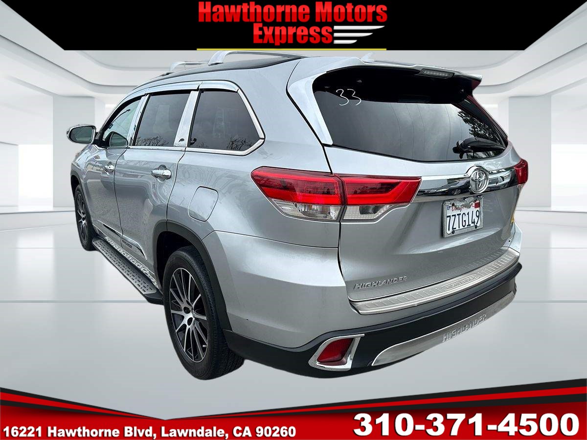 2017 Toyota Highlander SE - Photo 5