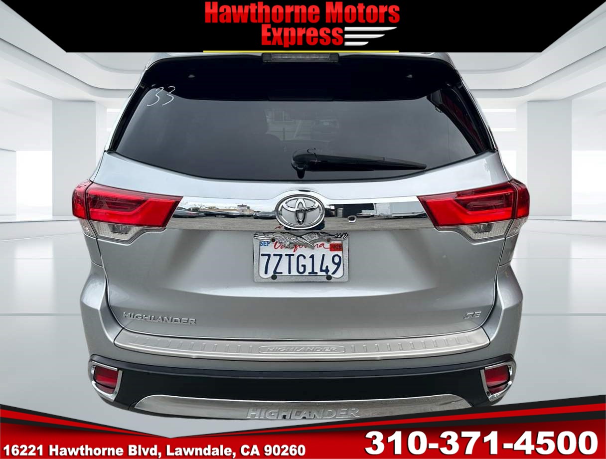 2017 Toyota Highlander SE - Photo 6