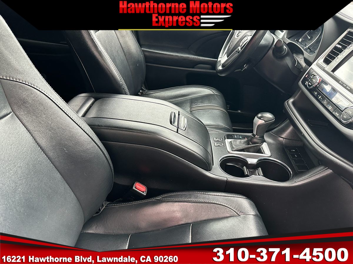 2017 Toyota Highlander SE - Photo 9