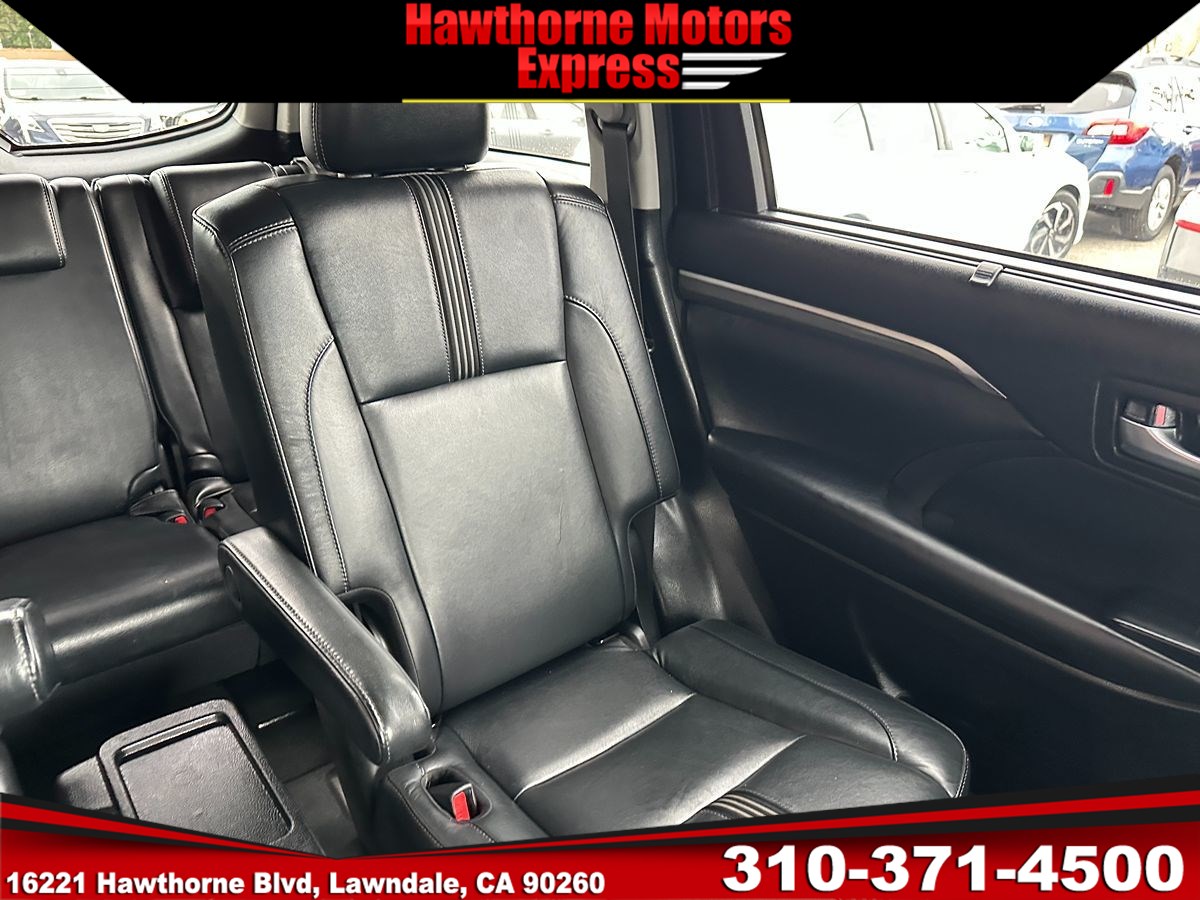 2017 Toyota Highlander SE - Photo 18