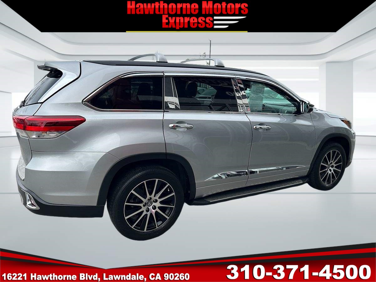 2017 Toyota Highlander SE - Photo 8