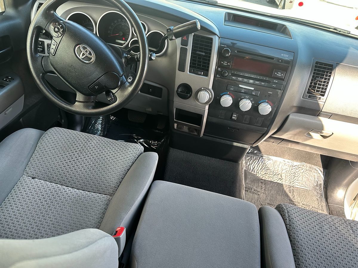 2013 Toyota Tundra Double Cab photo 9