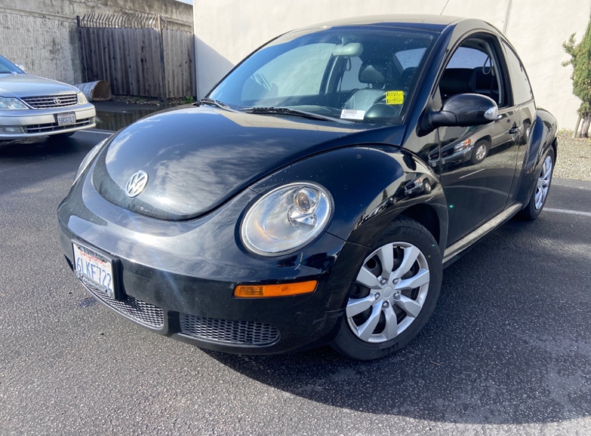 2010 Volkswagen New Beetle Coupe 