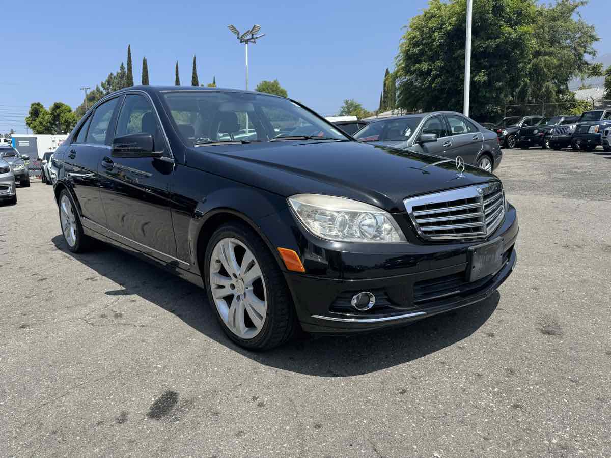 2011 Mercedes-Benz C 300 Luxury Sedan